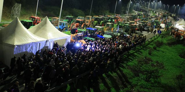 Μπλόκα αγροτών στη Νίκαια της Λάρισας