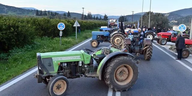 Αγροτικά μπλόκα σε όλη τη χώρα