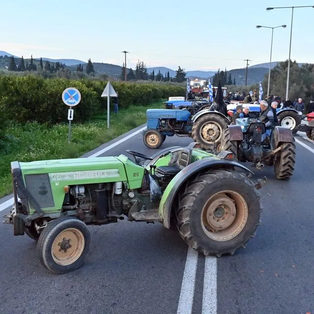 Αγροτικά μπλόκα σε όλη τη χώρα