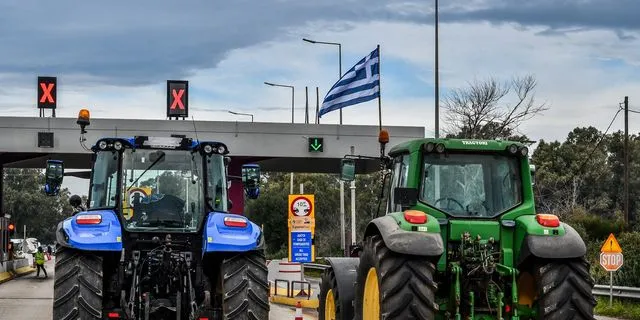 Μπλόκα των αγροτών σε διόδια