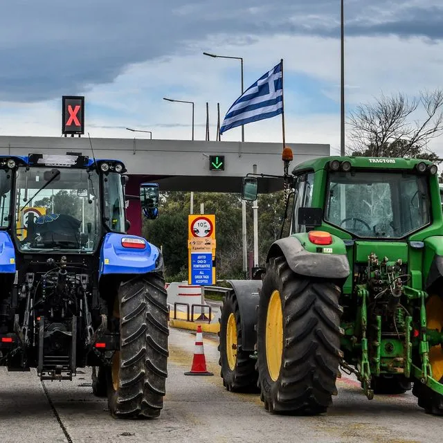 Μπλόκα των αγροτών σε διόδια