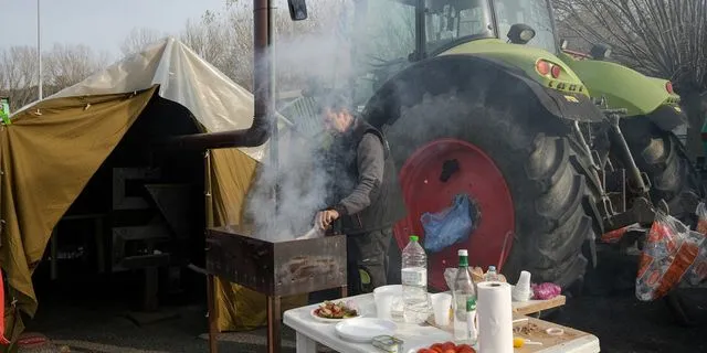 Υπάρχουν δελτία αποστολής για το τσίπουρο; Τιμολόγια; Τι κάνει, επιτέλους, η ΑΑΔΕ;