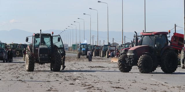 Μπλόκο αγροτών και κτηνοτρόφων στα Μάλγαρα του νομού Θεσσαλονίκης,