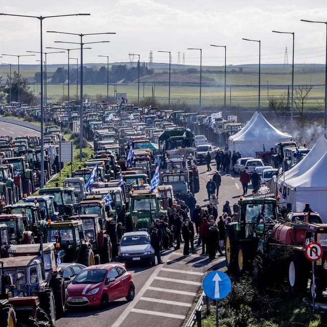 Συνέλευση αγροτών στα μπλόκα