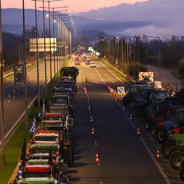 Με ανοιχτά μπλόκα, η ΕΛ.ΑΣ καλεί τους εκδρομείς να αποφύγουν τη μαζική επιστροφή