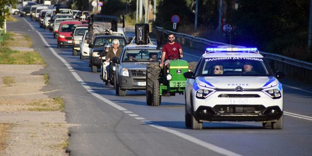 Περιπολικό σε αγροτικό μπλόκο