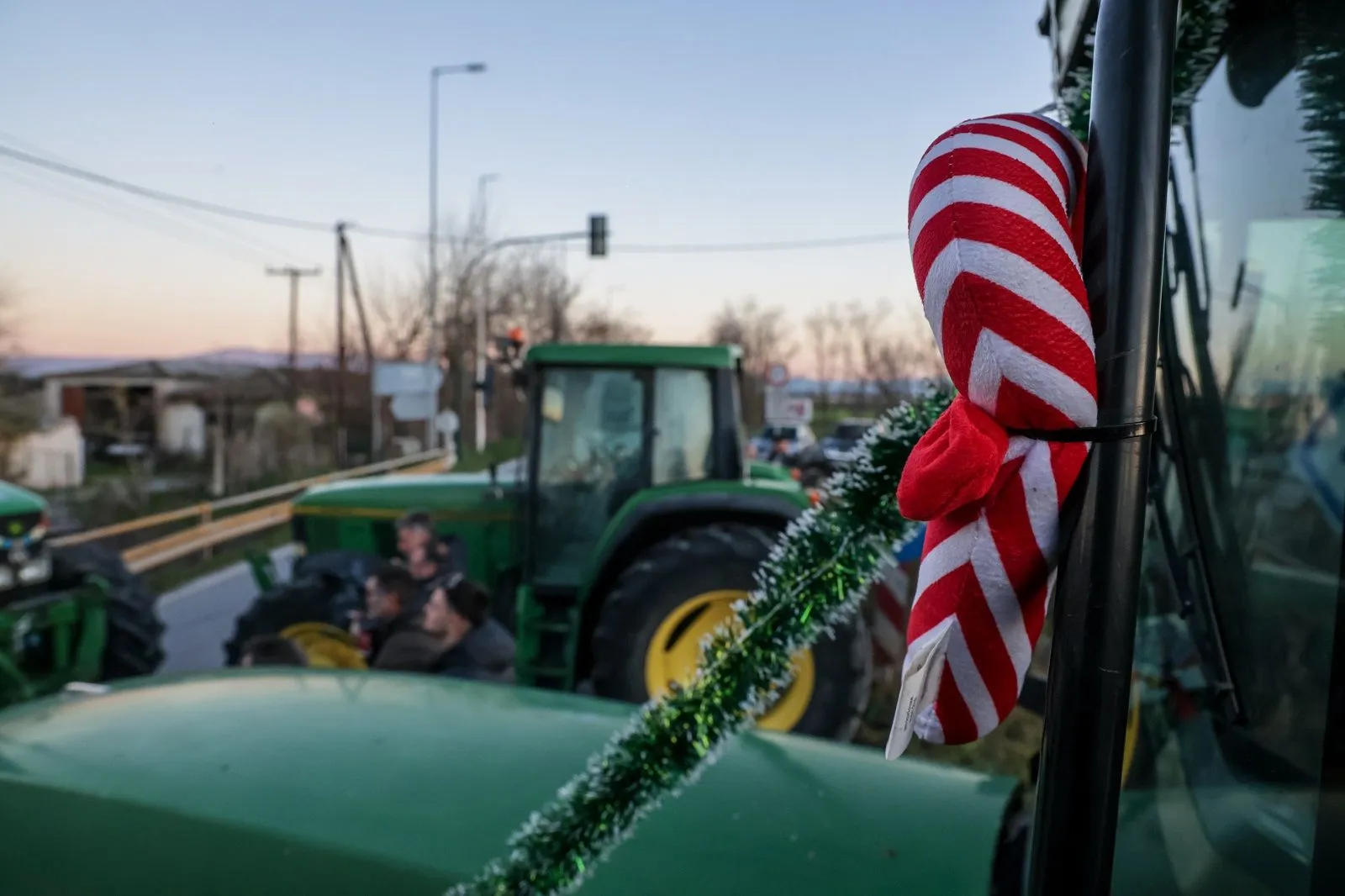 Πρωτοχρονιά στα μπλόκα για τους αγρότες