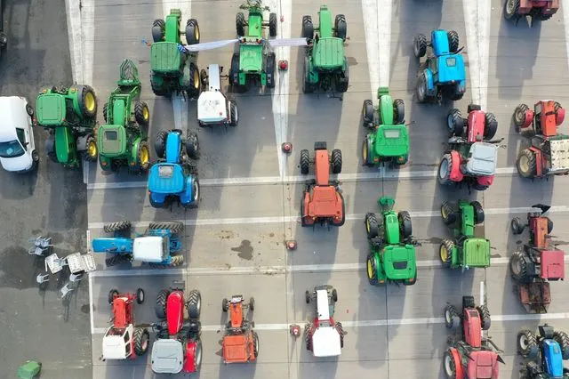 ΜΠΛΟΚΟ ΑΓΡΟΤΩΝ