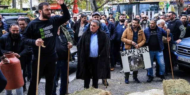 Ρητορική πληρωμών απέναντι στα “μπλόκα” – Τι υπόσχεται η κυβέρνηση