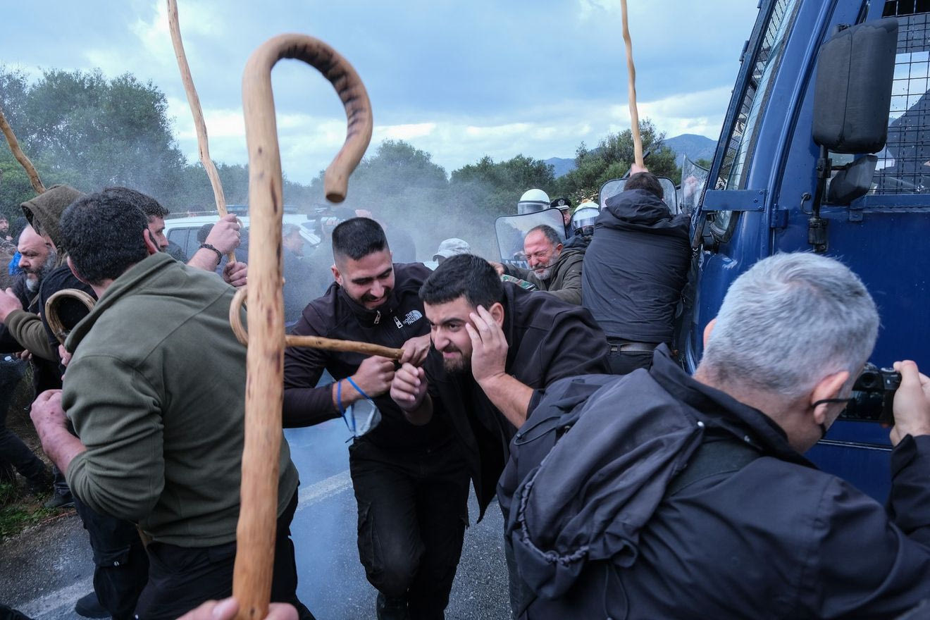 “Γηραιά σκυλιά”, νέα κόλπα