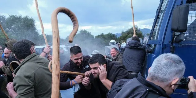 “Γηραιά σκυλιά”, νέα κόλπα