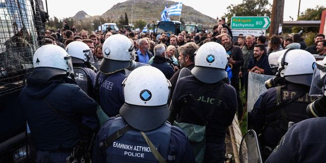 Η τιμημένη αγροτιά έγινε ξαφνικά “Κόζα Νόστρα”