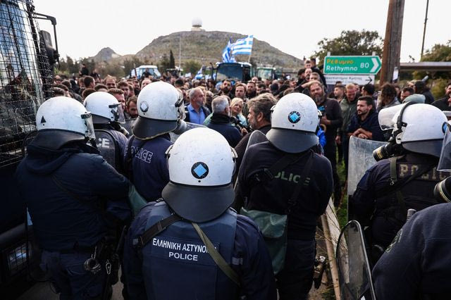 Η τιμημένη αγροτιά έγινε ξαφνικά “Κόζα Νόστρα”