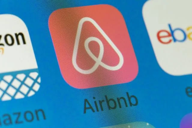 Ισπανία: Βαρύς ο πέλεκυς στην Airbnb – Πρόστιμο 64 εκατ. ευρώ