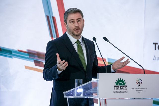 Ο Νίκος Ανδρουλάκης στην εκδήλωση από το ΠΑΣΟΚ και τη Δημοκρατική Συμπαράταξη Μηχανικών του ΤΕΕ με θέμα "Το κυκλοφοριακό πρόβλημα της Αττικής. Διάλογος και μέτρα για την άμεση αντιμετώπισή του"