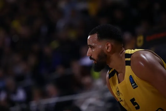 Άρης Betsson – Τσεντεβίτα 60-89: Εφιαλτικό βράδυ στο Παλέ