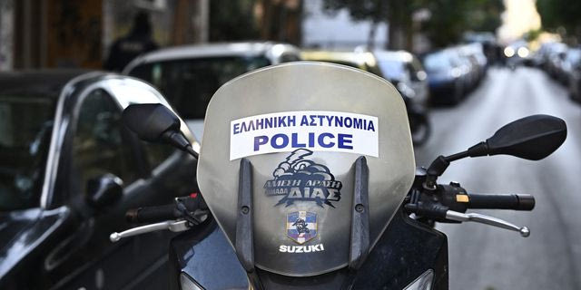 Εντοπίστηκαν πιστόλια φωτοβολίδων και κρότου σε φρεάτιο του Αστυνομικού Τμήματος Κυψέλης