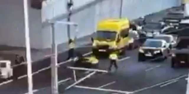 Οδηγός μηχανής επιχείρησε να διαφύγει από έλεγχο και παρέσυρε τροχονόμο