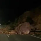 Κλειστή η Λεωφόρος Αθηνών στο Χαϊδάρι λόγω πτώσης βράχων