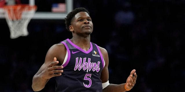 Οι Τίμπεργουλβς νίκησαν με καθοριστικό Έντουαρτς, τρίτη σερί ήττα για τους Μπακς