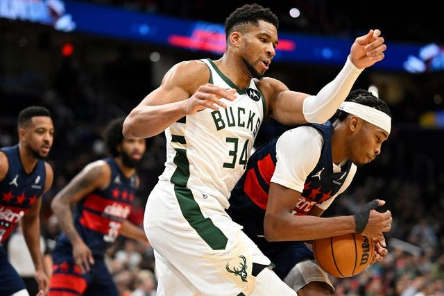 Γουίζαρντς – Μπακς