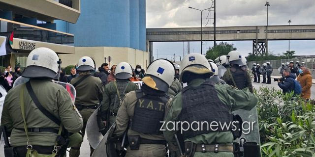 Χανιά: Διαμαρτυρία για την άφιξη του κρουαζιερόπλοιου “Crown Iris” στο λιμάνι της Σούδας