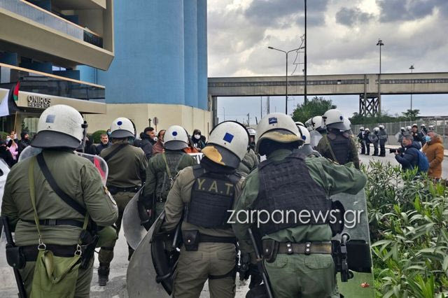 Χανιά: Διαμαρτυρία για την άφιξη του κρουαζιερόπλοιου “Crown Iris” στο λιμάνι της Σούδας