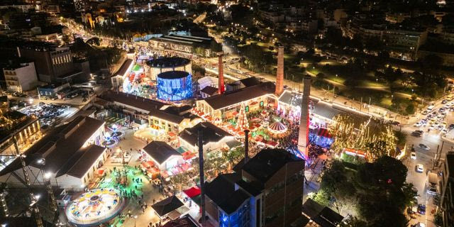 ΔΕΗ CHRISTMAS FACTORY : Η πιο φωτεινή γιορτή της Αθήνας λάμπει στην καρδιά της πόλης