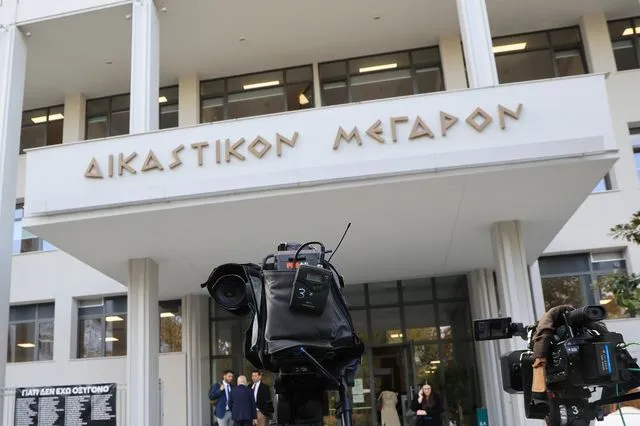 Τέμπη: Οδύσσεια συγγενών για τη δίκη – “Μας άφησαν οι αγρότες να περάσουμε, μας εμπόδισε η ΕΛ.ΑΣ”