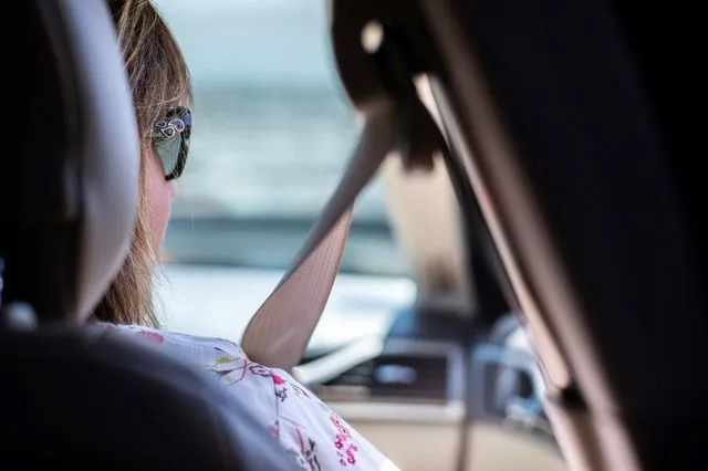 Πώς θα έρθουν περισσότερες γυναίκες στο τιμόνι των ταξί;