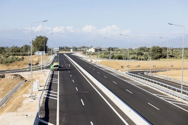 ΑΒΑΞ: Παρέδωσε τα τελευταία 10 χιλιόμετρα του άξονα “Πάτρα – Πύργος”