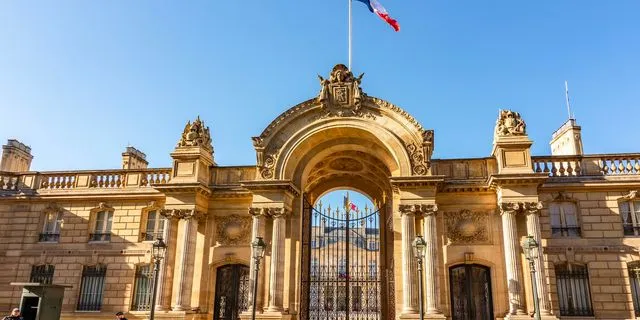 Υπάλληλος του Παλατιού των Ηλυσίων κατηγορείται για κλοπή αξίας έως 40.000 ευρώ