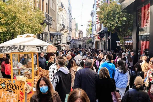 Εορταστικό ωράριο: Πώς θα λειτουργήσουν τα μαγαζιά και τα σούπερ μάρκετ την Παραμονή Χριστουγέννων