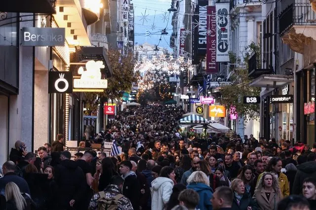 Εικόνες από την Χριστουγεννιάτικη αγορά της Ερμού