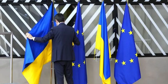 Σημαίες της Ουκρανίας και της Ευρωπαϊκής Ένωσης