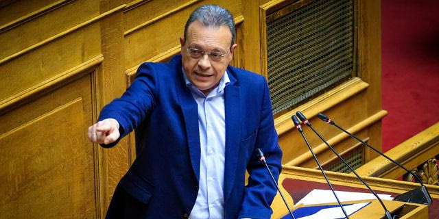 Προϋπολογισμός – Φάμελλος: “Φτωχοί οι πολίτες, πλούσια τα καρτέλ και οι γαλάζιες ακρίδες”