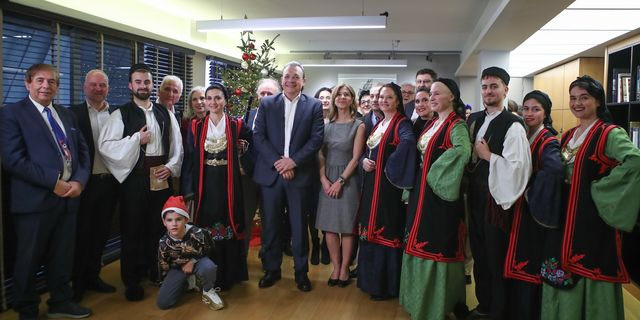 Τα χριστουγεννιάτικα κάλαντα άκουσε ο Σωκράτης Φάμελλος – Το μήνυμά του