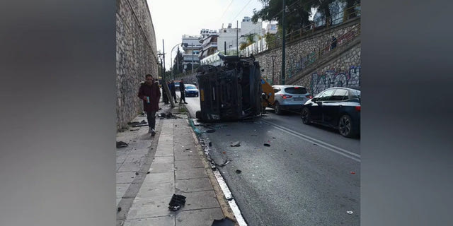 Γερανοφόρο ανετράπη στη Νέα Φιλαδέλφεια