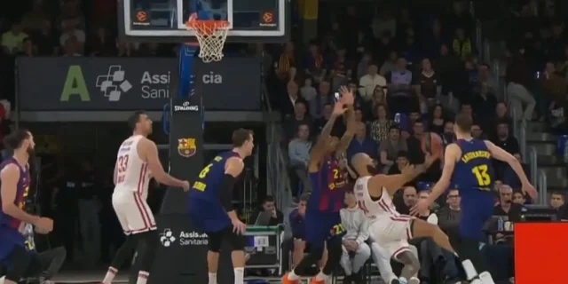 Μπαρτσελόνα – Ολυμπιακός: Τρελό λέι απ του Φουρνιέ με την πλάτη στο καλάθι