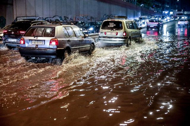 Κακοκαιρία “Byron”: Άνοιξαν οι ουρανοί στην Αττική – Πού “έριξε” το περισσότερο νερό