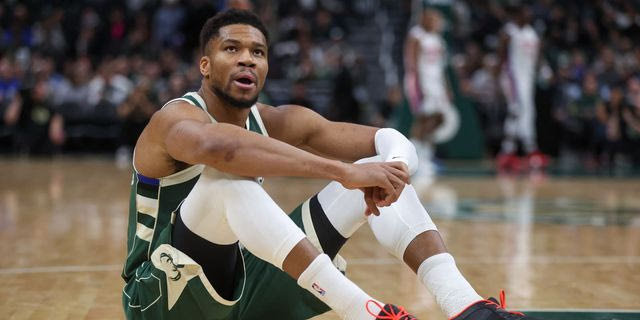 Η αντίδραση του Γιάννη Αντετοκούνμπο στα ελληνικά, μετά τον τραυματισμό του