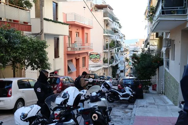 Μαχαίρωσε τη σύζυγό του και αυτοκτόνησε