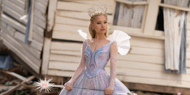 Η Ariana Grande στον ρόλο της Glinda από την ταινία "Wicked for Good"