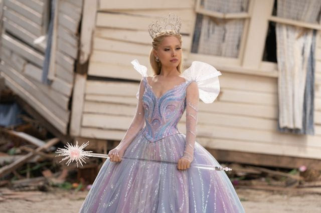 Η Ariana Grande στον ρόλο της Glinda από την ταινία "Wicked for Good"