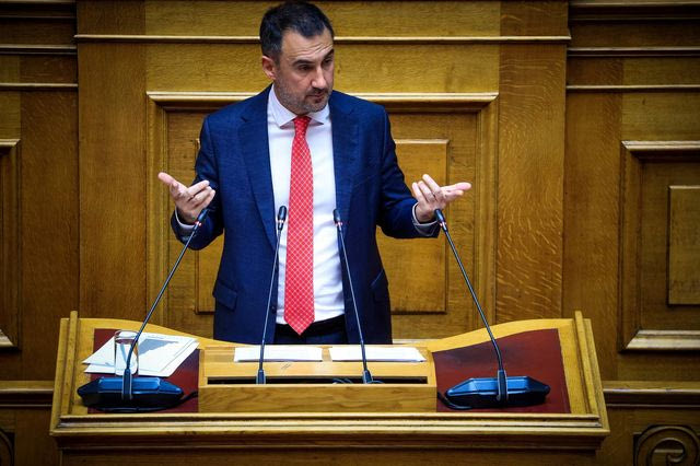 Ο Αλέξης Χαρίτσης στη Βουλή