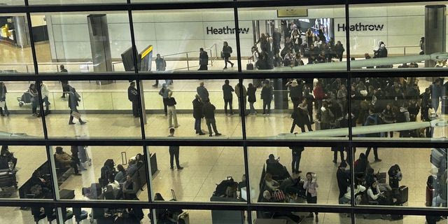 Βρετανία: Πώς έγινε η επίθεση με σπρέι πιπεριού στο αεροδρόμιο του Χίθροου – Στο νοσοκομείο 5 άτομα