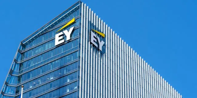 Ελλείψεις στα κλιματικά σχέδια των επιχειρήσεων επιβραδύνουν την πρόοδο προς τις μηδενικές εκπομπές