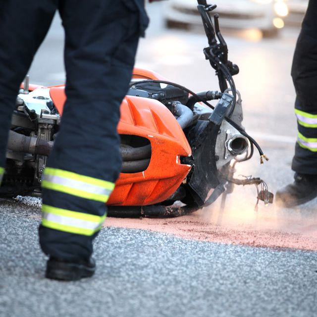 Καλλιθέα: Οδηγός μηχανής εγκατέλειψε τη συνεπιβάτιδά του σοβαρά τραυματισμένη και εξαφανίστηκε