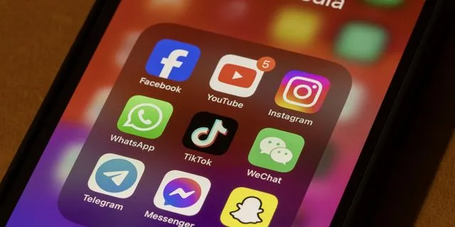 Αυστραλία: Από Τετάρτη η απαγόρευση χρήσης των social media στους κάτω των 16 ετών
