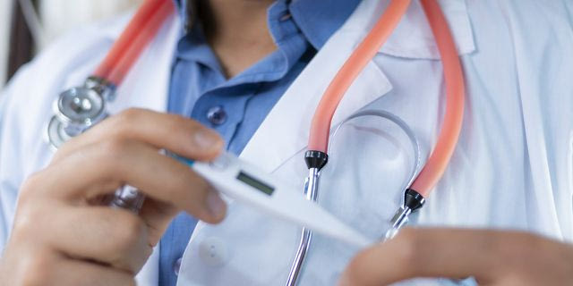 Πορνογραφία ανηλίκων: Μέχρι και φωτογραφίες συγγενικών του προσώπων είχε ο 82χρονος μαιευτήρας